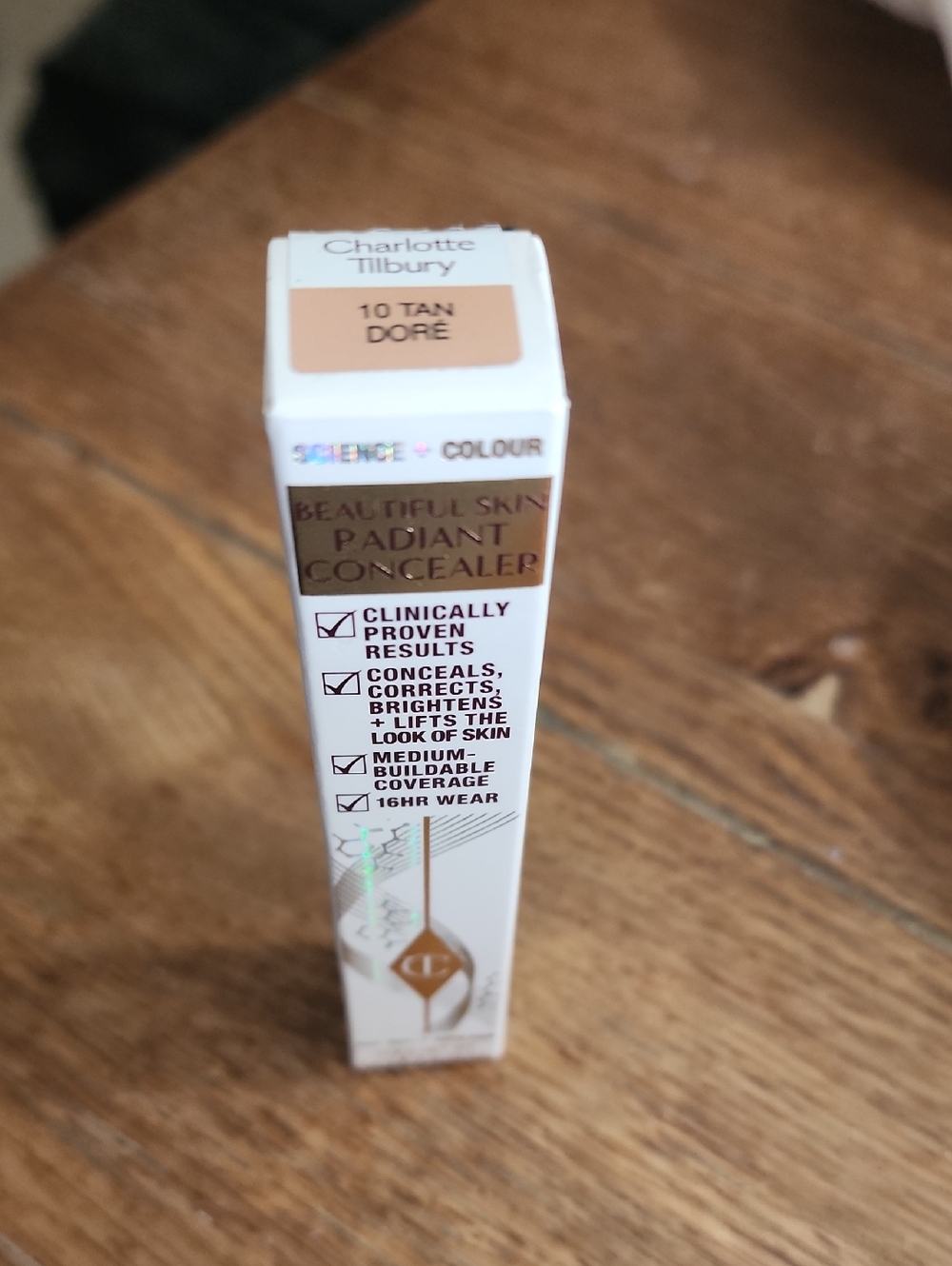 Charlotte Tilbury Beautiful Skin Radiant Concealer - 10 Tan